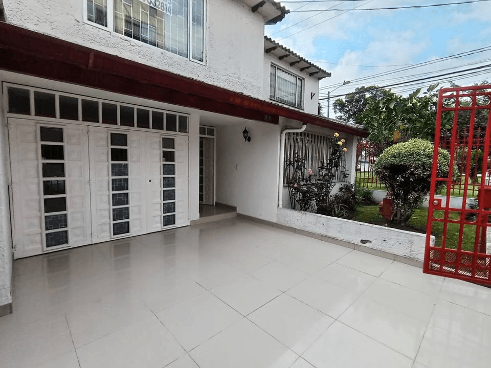 Arriendo casa Modelia